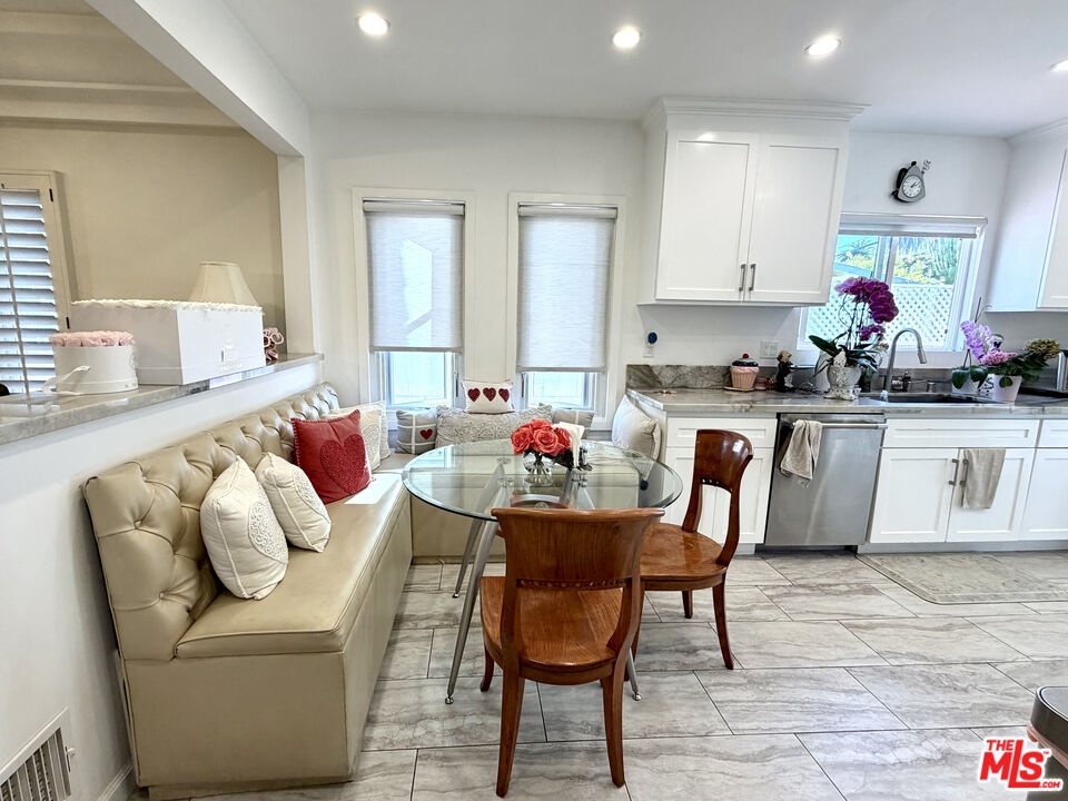 Breakfast nook