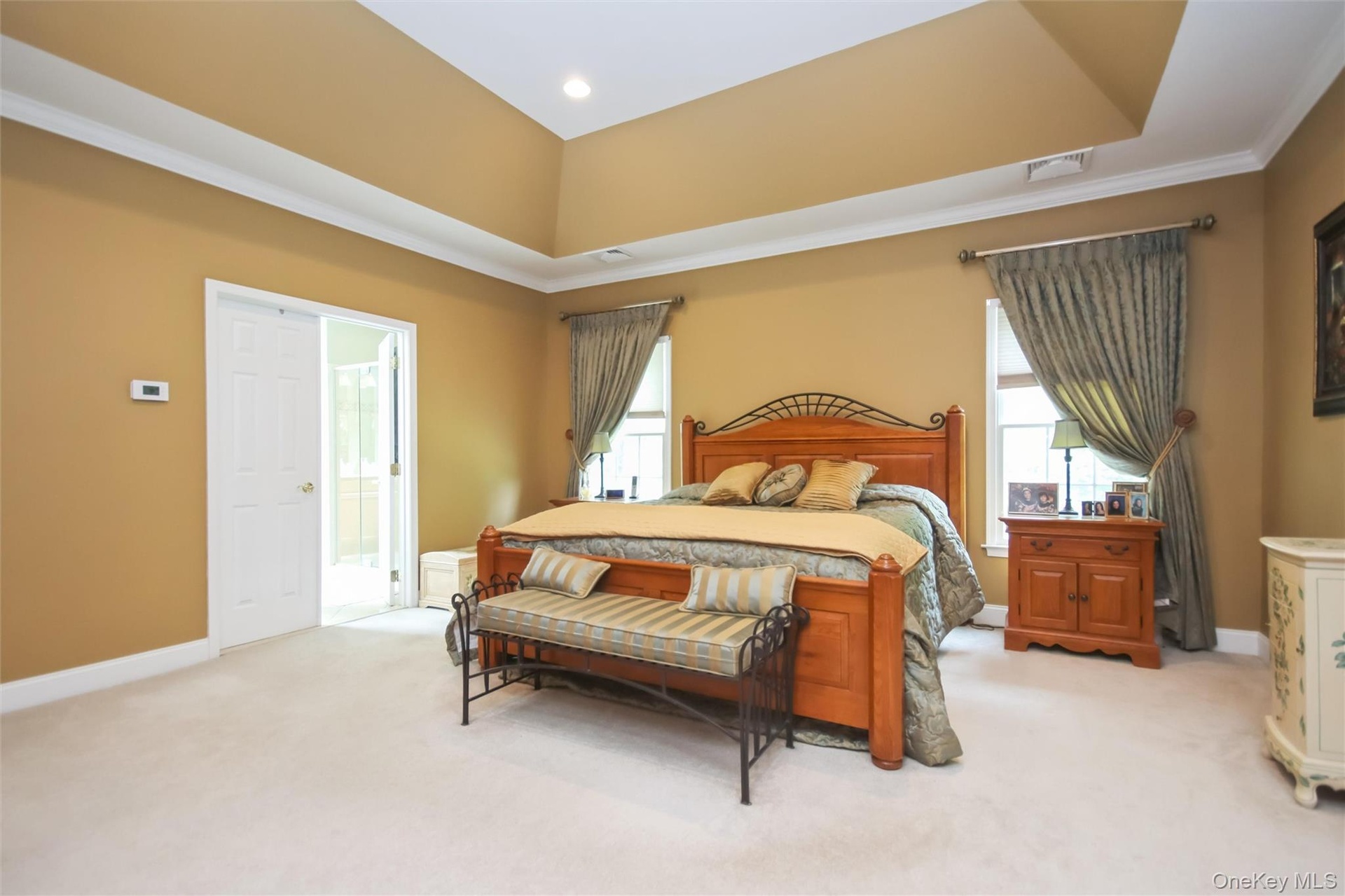 Master Br / Tray ceiling