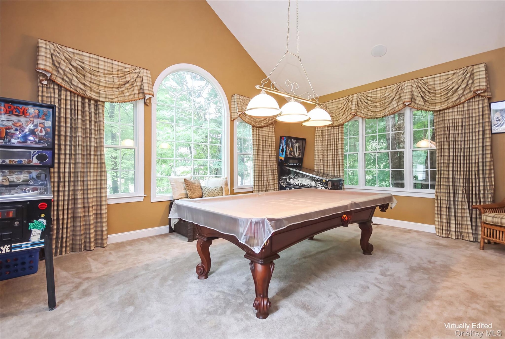 Sun-filled Billiards Rm/Bonus Room