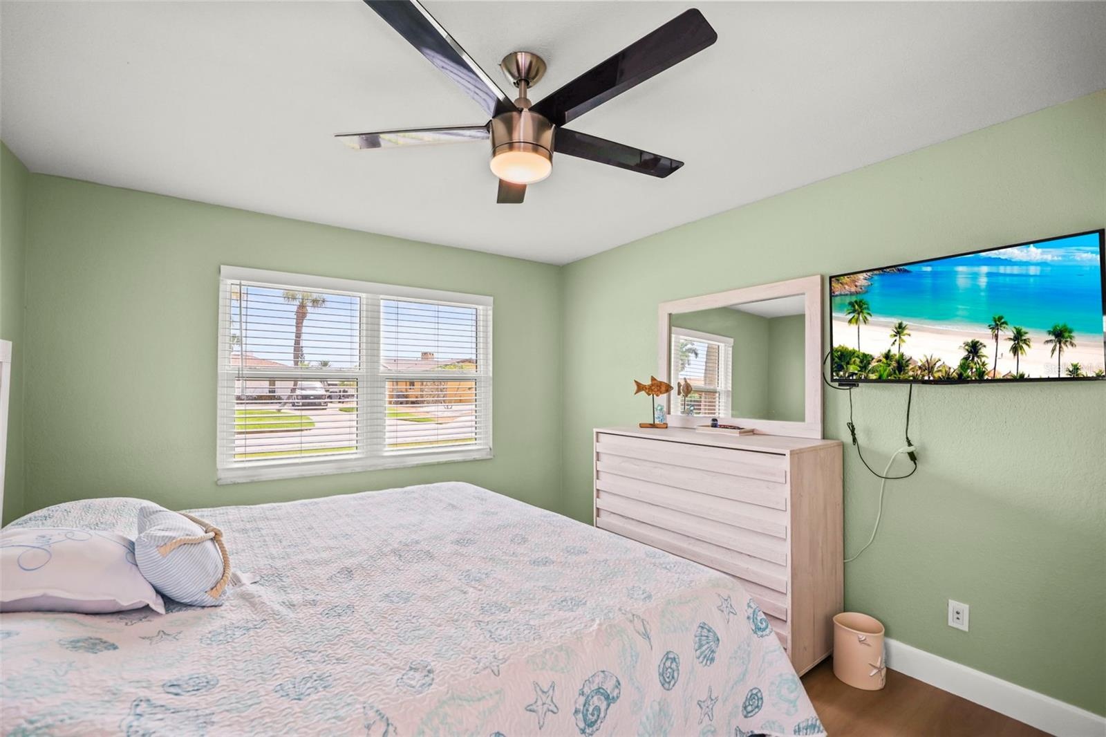 Second bedroom facing the window.