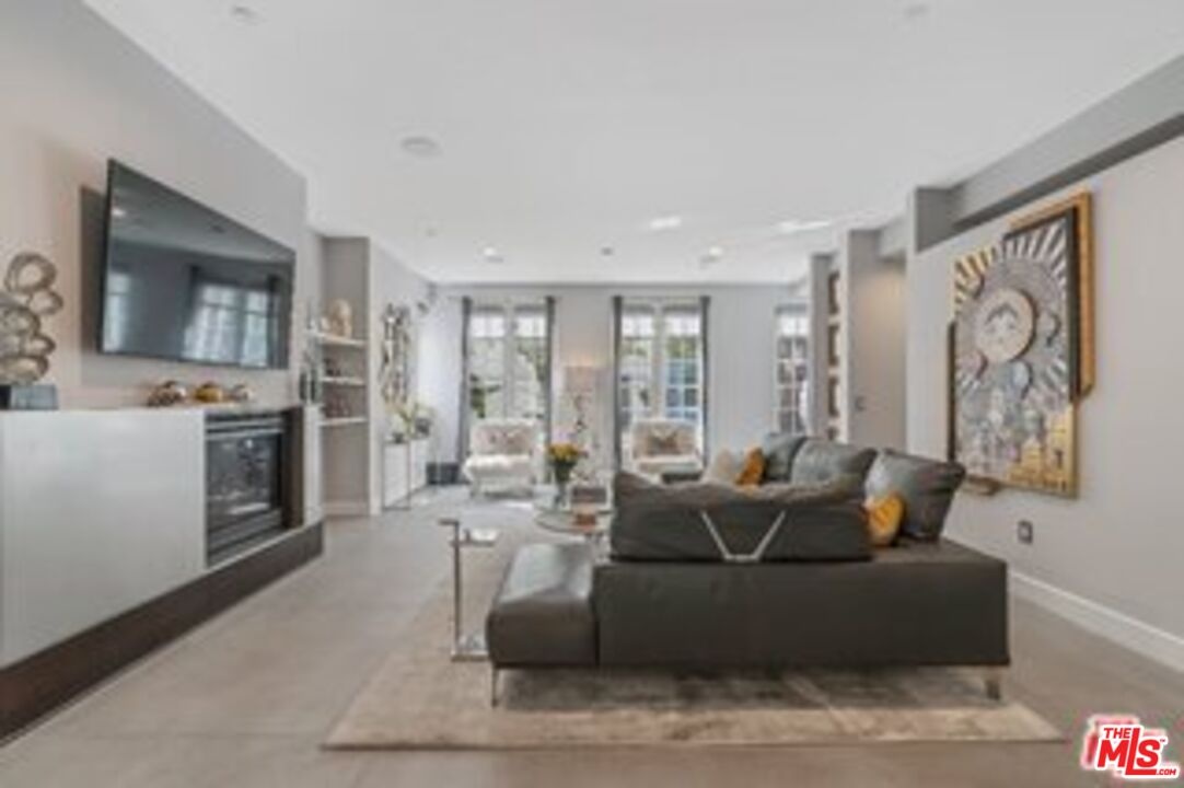 Cool Modern Interior w/ Archit