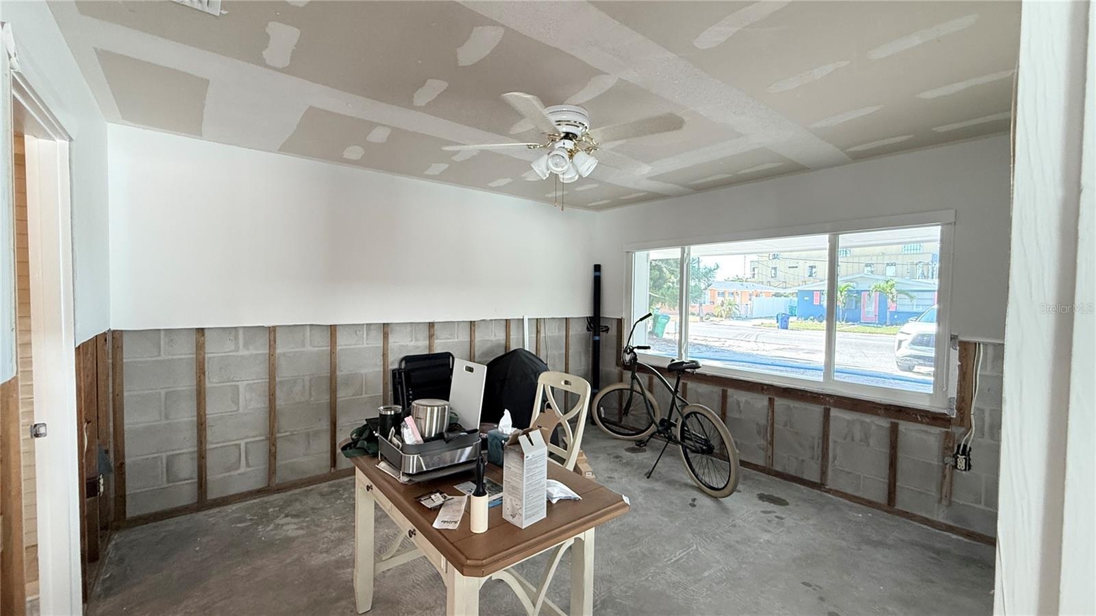 Street side bedroom with plenty of natural light from the new windows (2020)