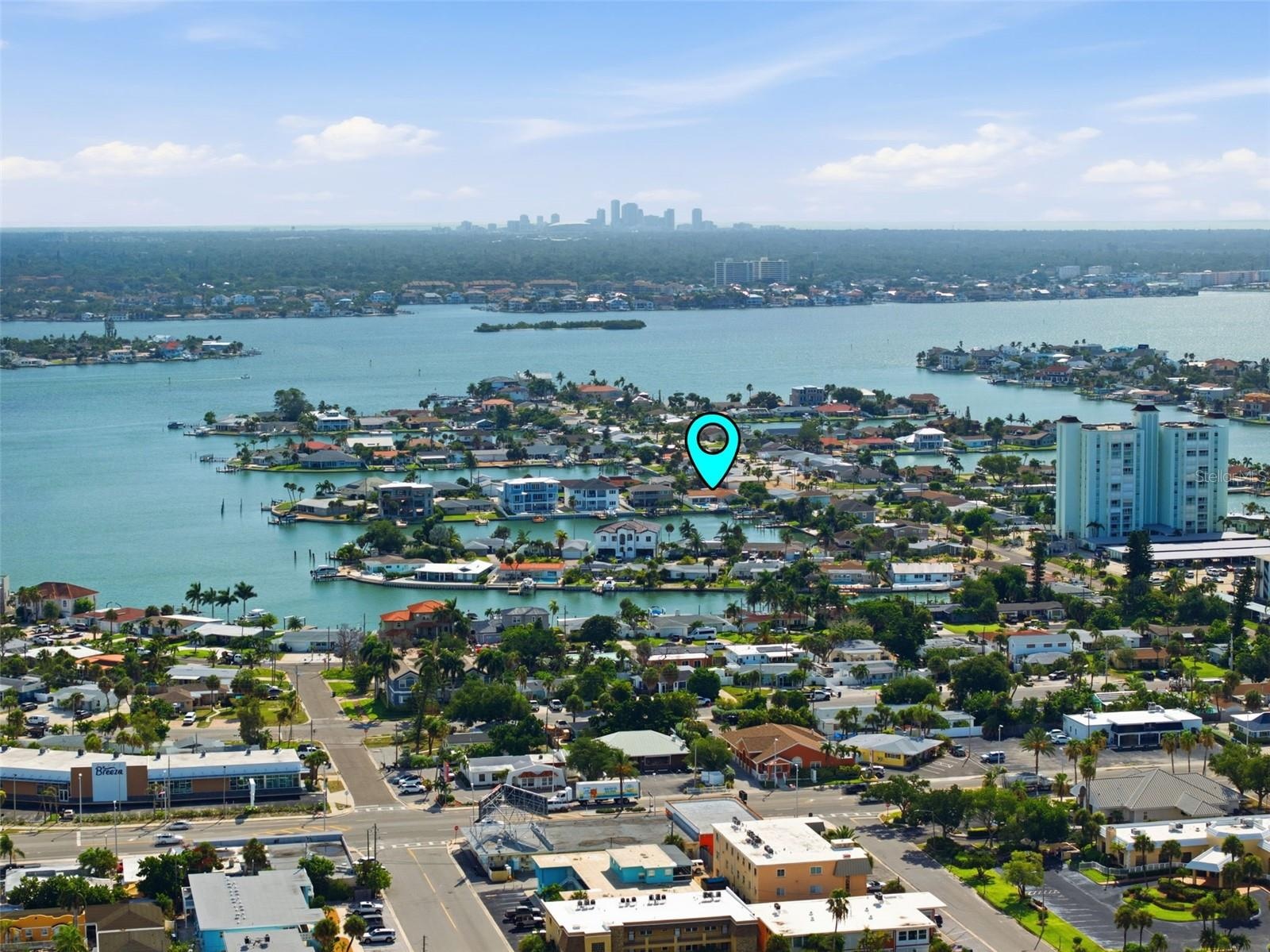Short drive to Downtown St Pete