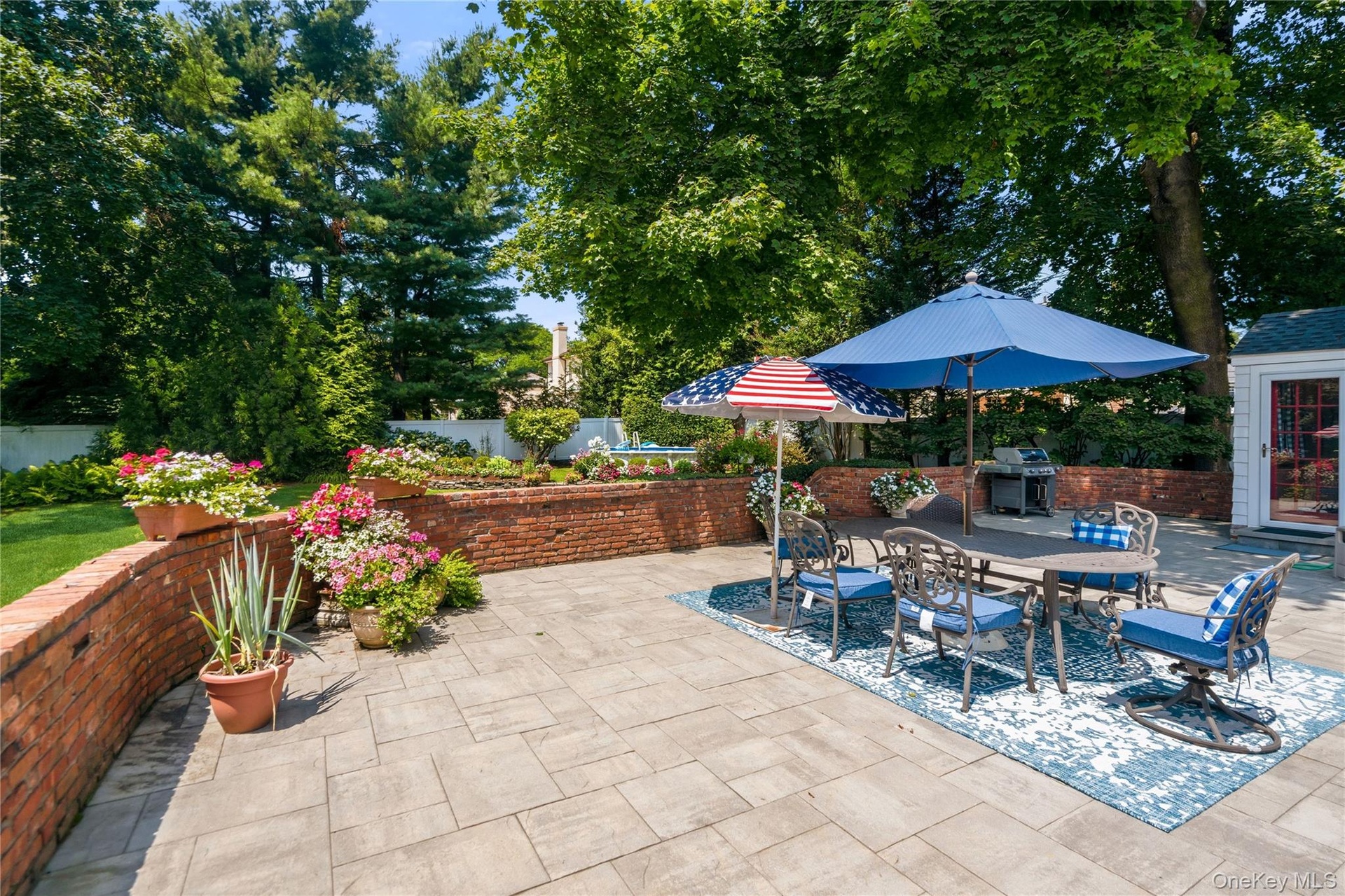 Expansive backyard...