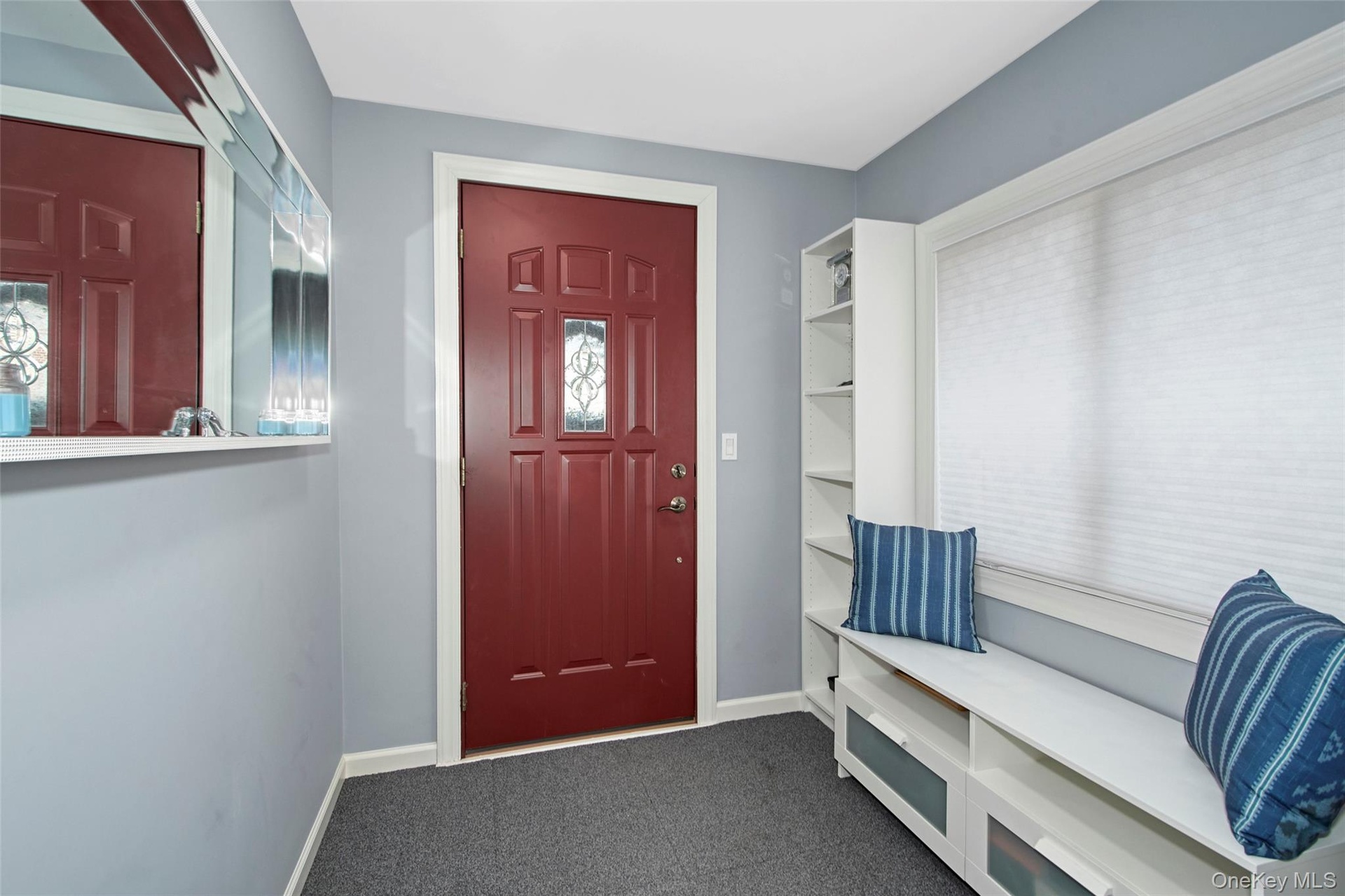 Enclosed foyer with built-ins