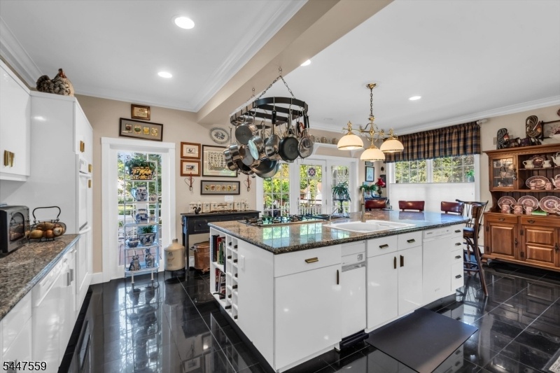 Country size kitchen