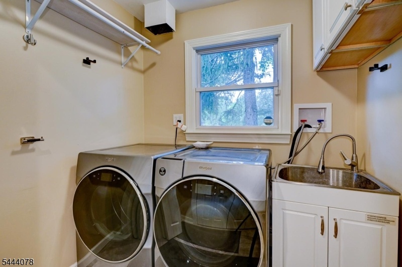 1sr Floor Laundry room