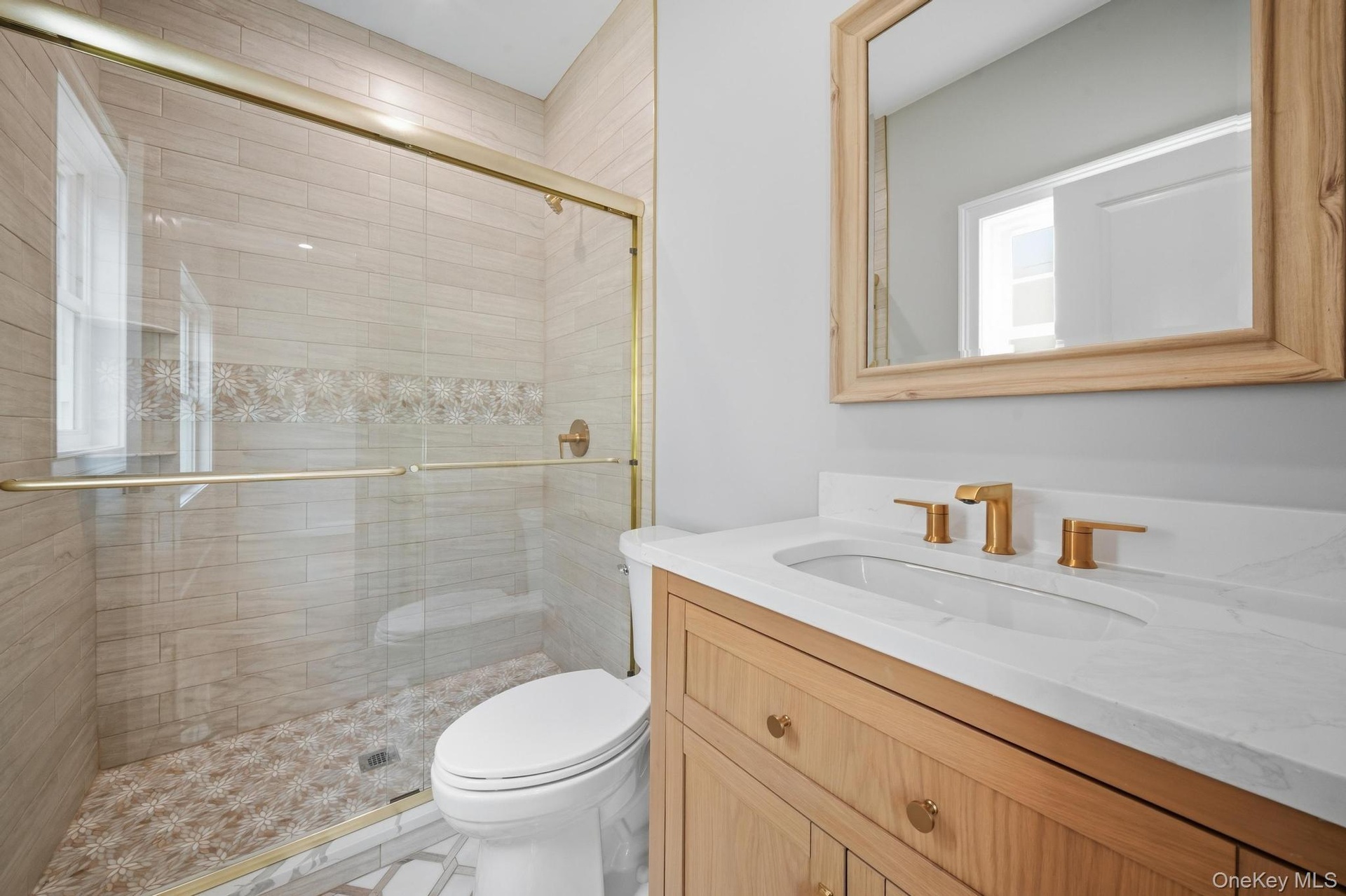 1st Floor Bathroom - en suite