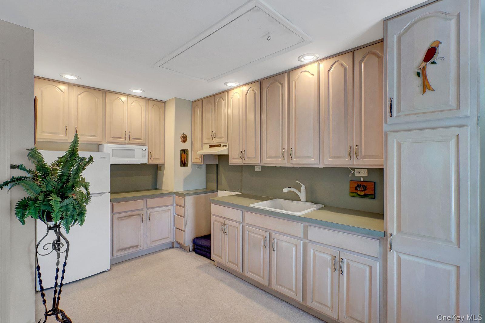 Primary suite extra or can be made an extra bedroom ( 16'10 x 7'9 )
