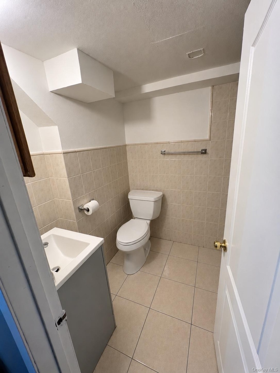 Virtually enhanced photo. Personal property and clutter have been digitally removed. Room dimensions and permanent features remain unchanged.