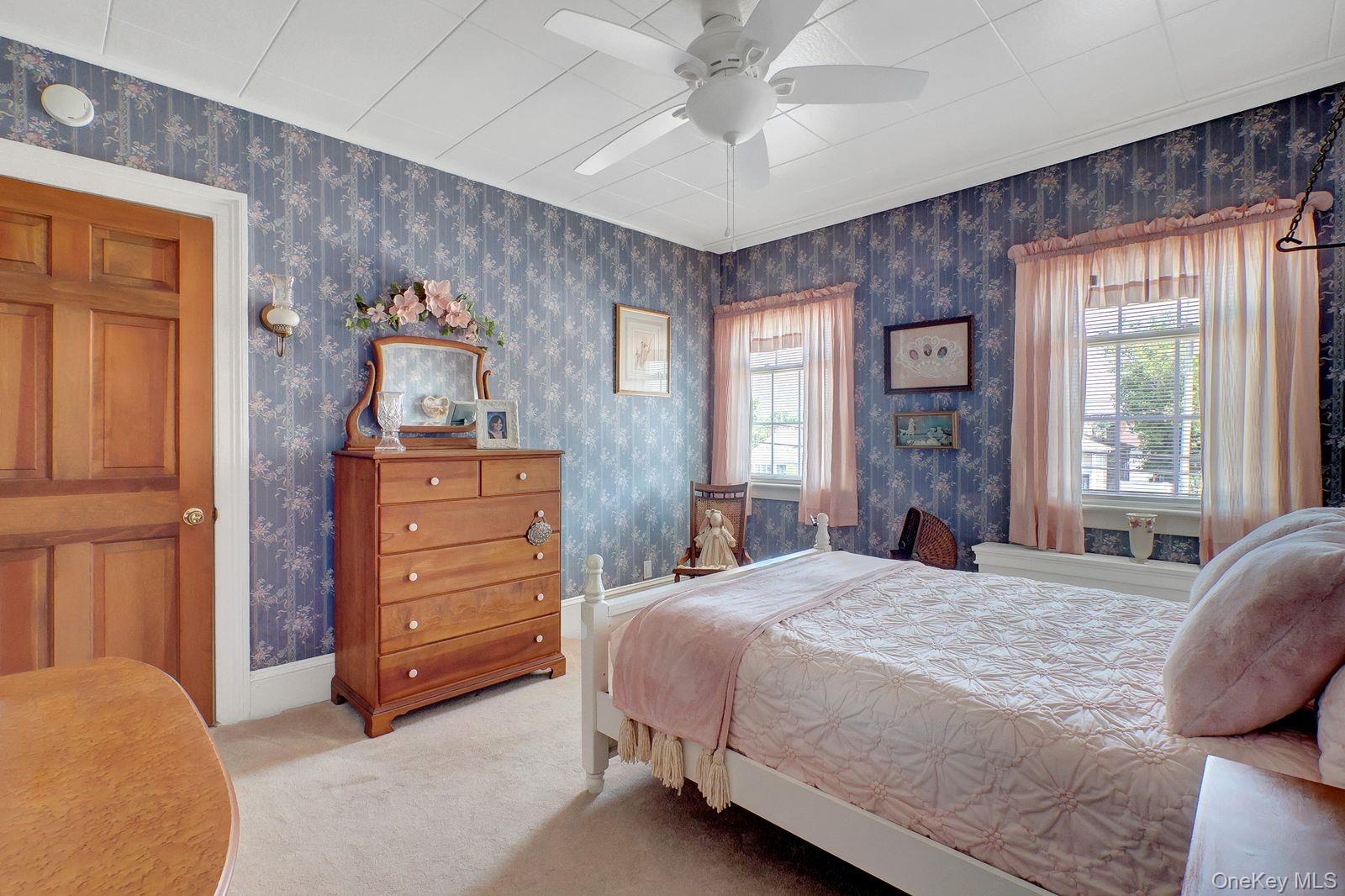 Large Spacious Bedroom with walk-in closet- ceiling fan