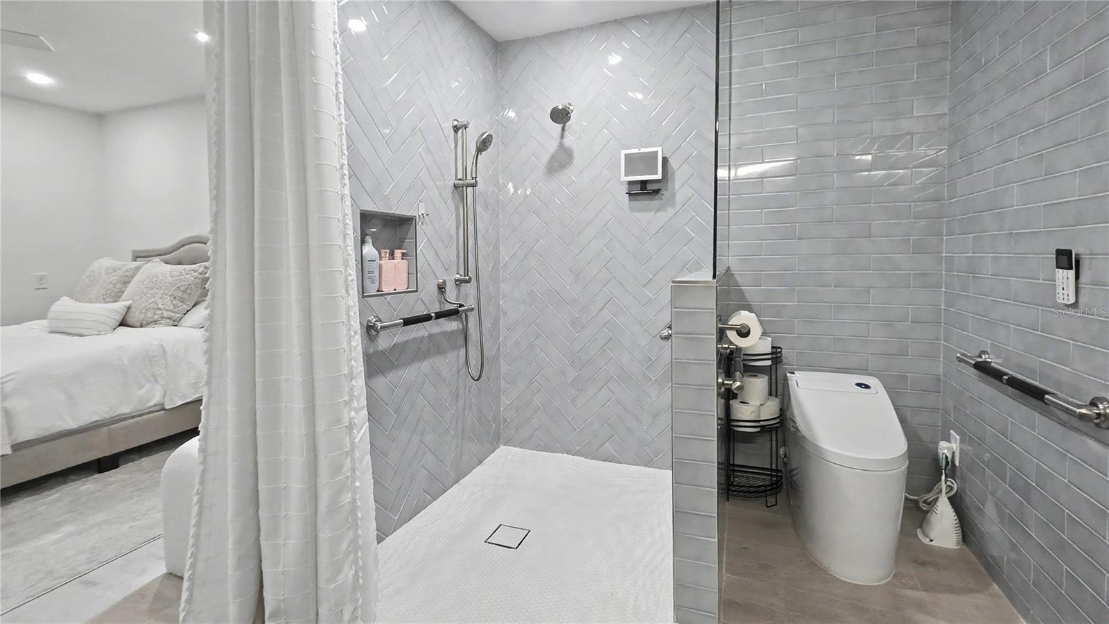 Ensuite Bathroom 3