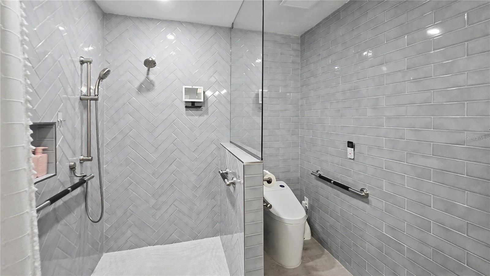 Ensuite Bathroom 1