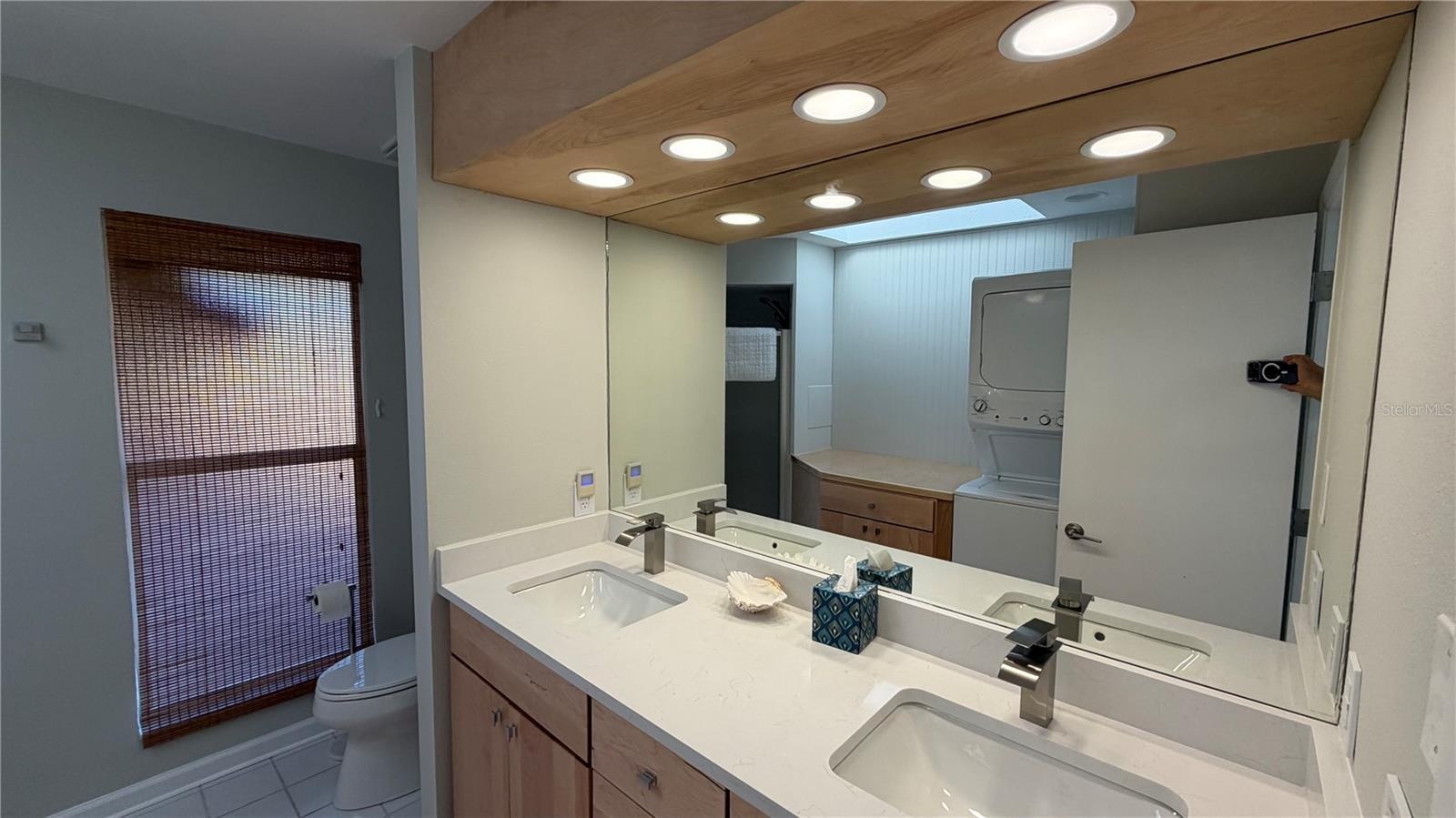 Dual vanity sinks.