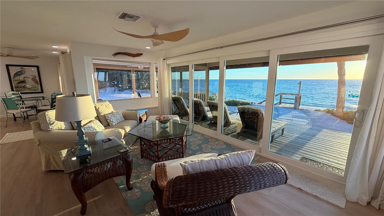 Conversation and reading with a breathtaking gulf view.