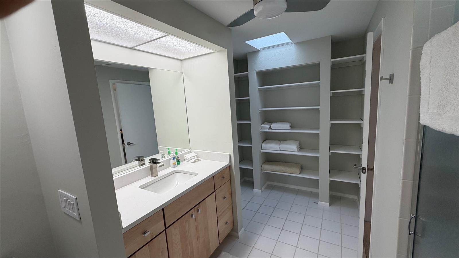 Primary bedroom's gentleman's bath.