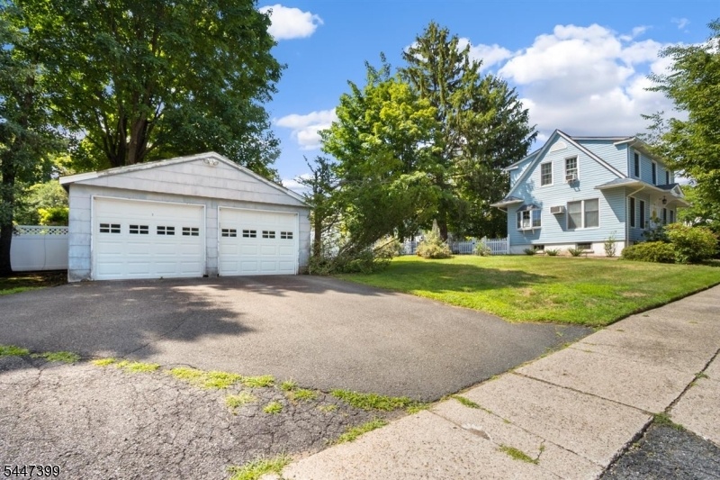 2CAR DETACHED GARAGE
