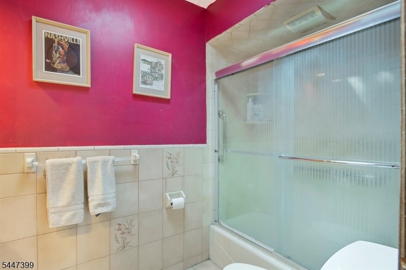 2ND FLOOR FULL BATH
