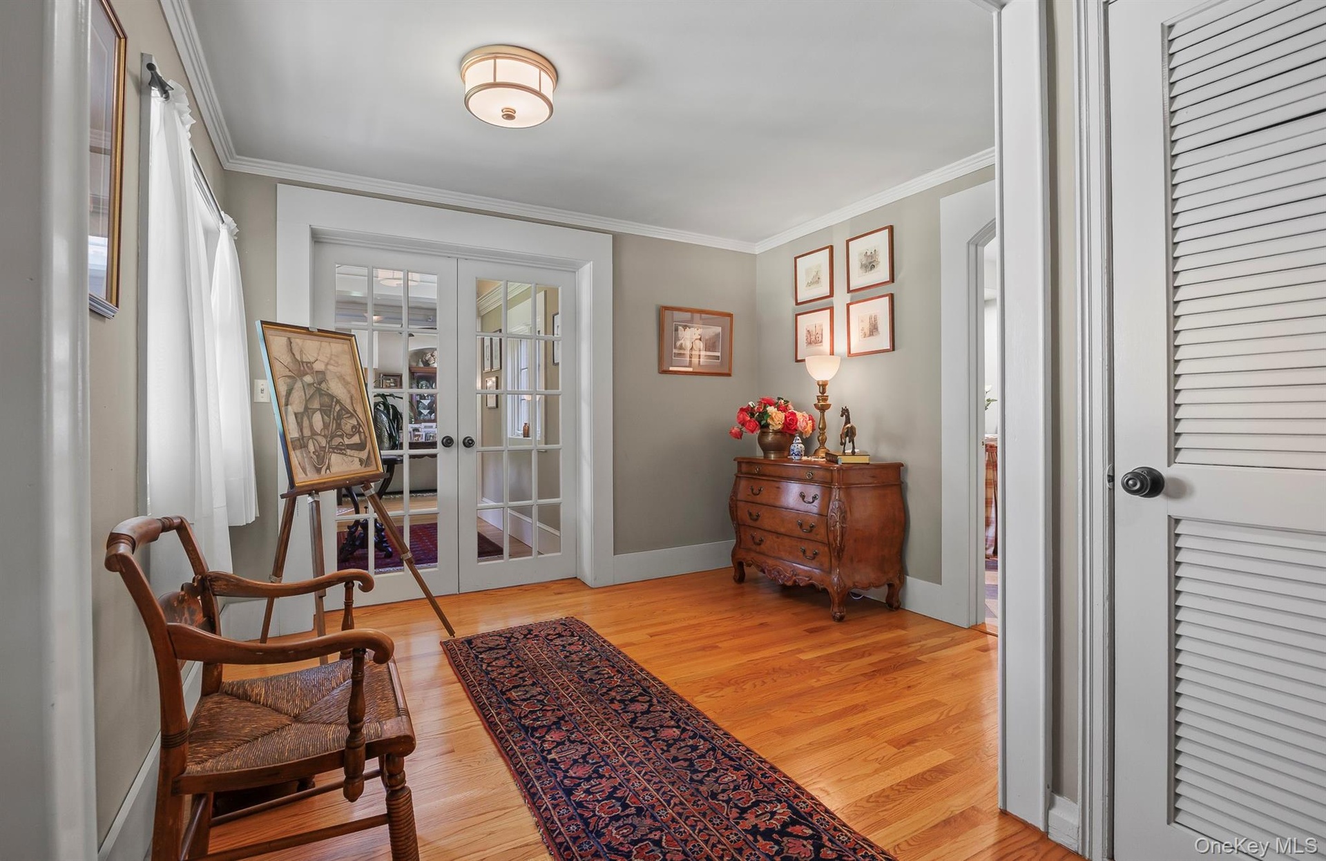 A lovely entrance foyer