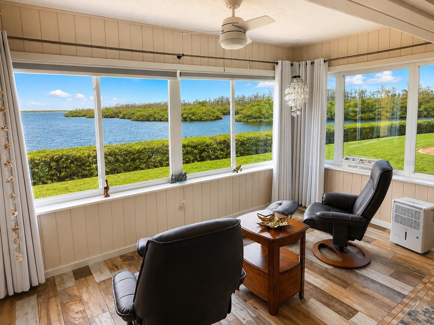 Views galore of Lemon Bay!  Pet friendly!