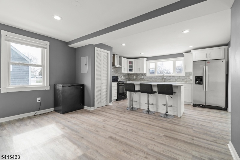 Eat-in Kitchen