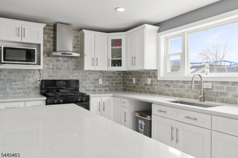 Eat-in Kitchen
