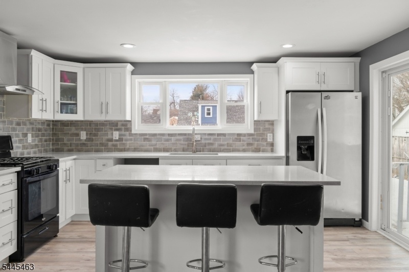 Eat-in Kitchen