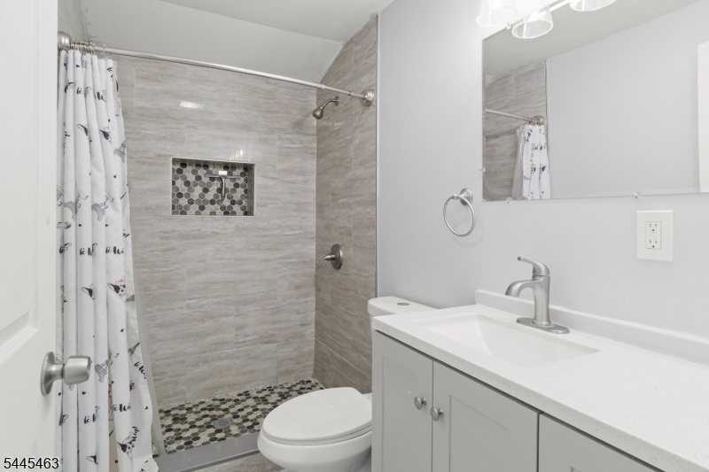 Second Floor Full Bathroom