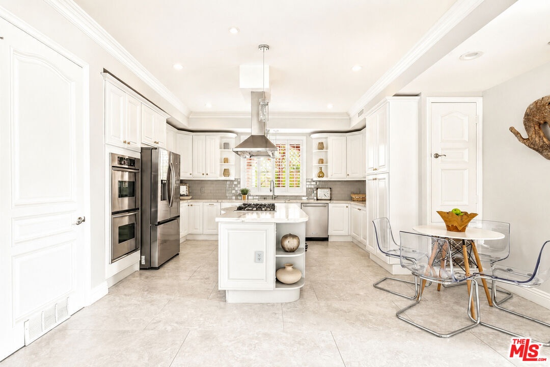 Kitchen + Breakfast Area