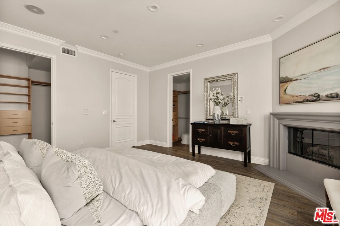 Primary Bedroom - Photo View 3