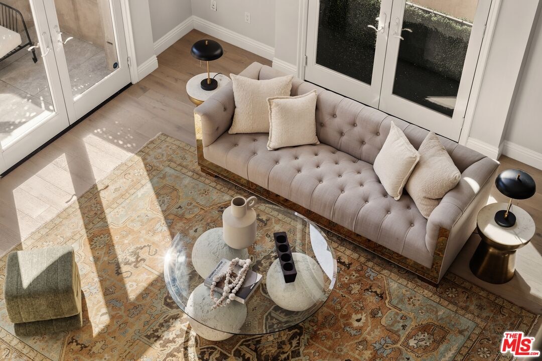 Living Room - Photo View 4
