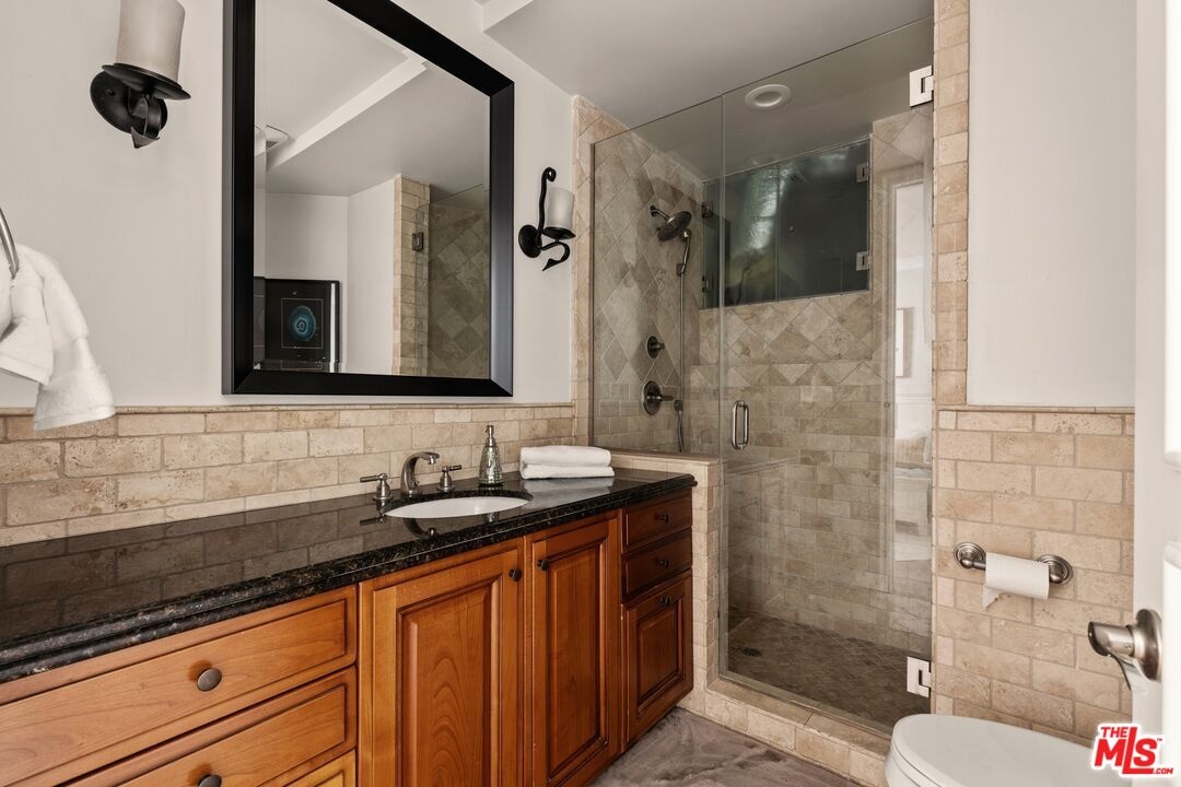 Bedroom 2 En Suite Bathroom