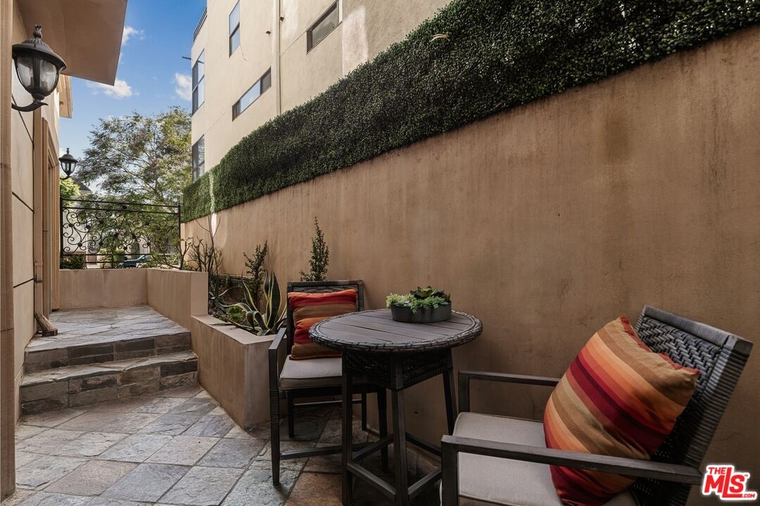 Side Patio (2nd Patio)