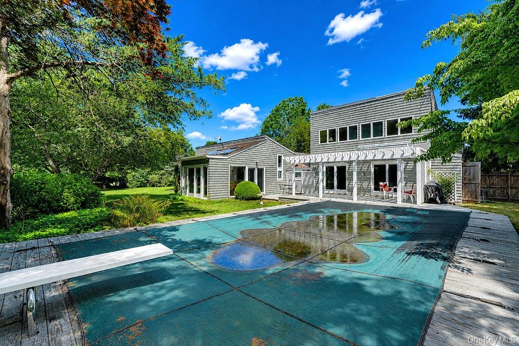 Private pool setting