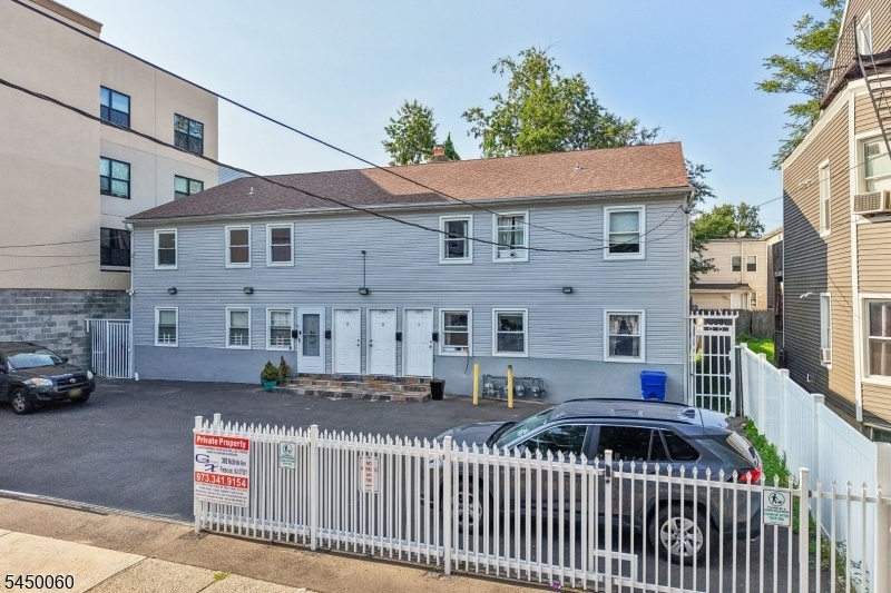 Front/Parking