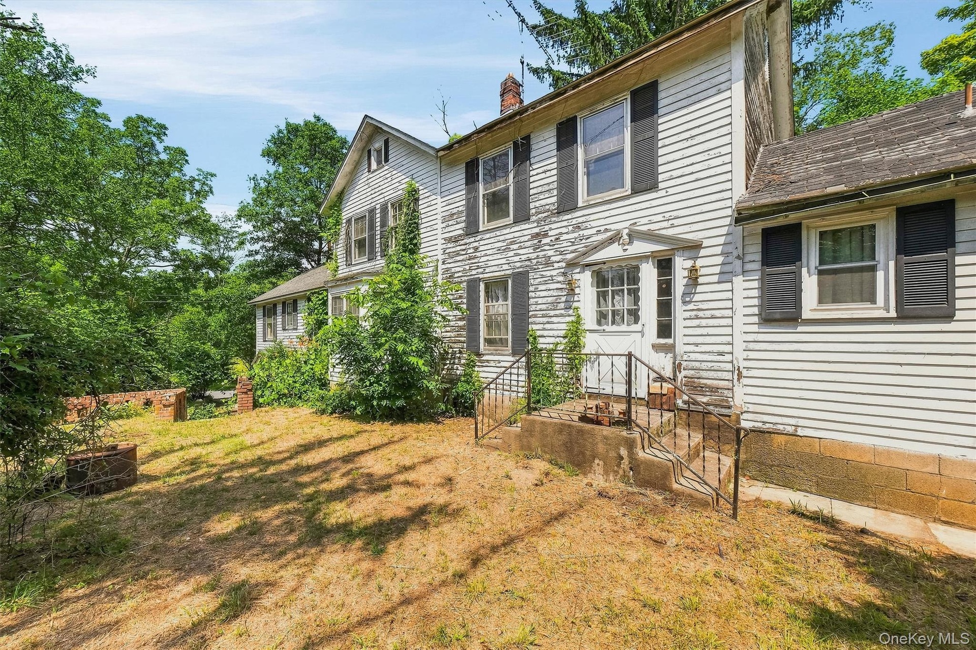 Lovely courtyard style front yard is perfect for watching wildlife