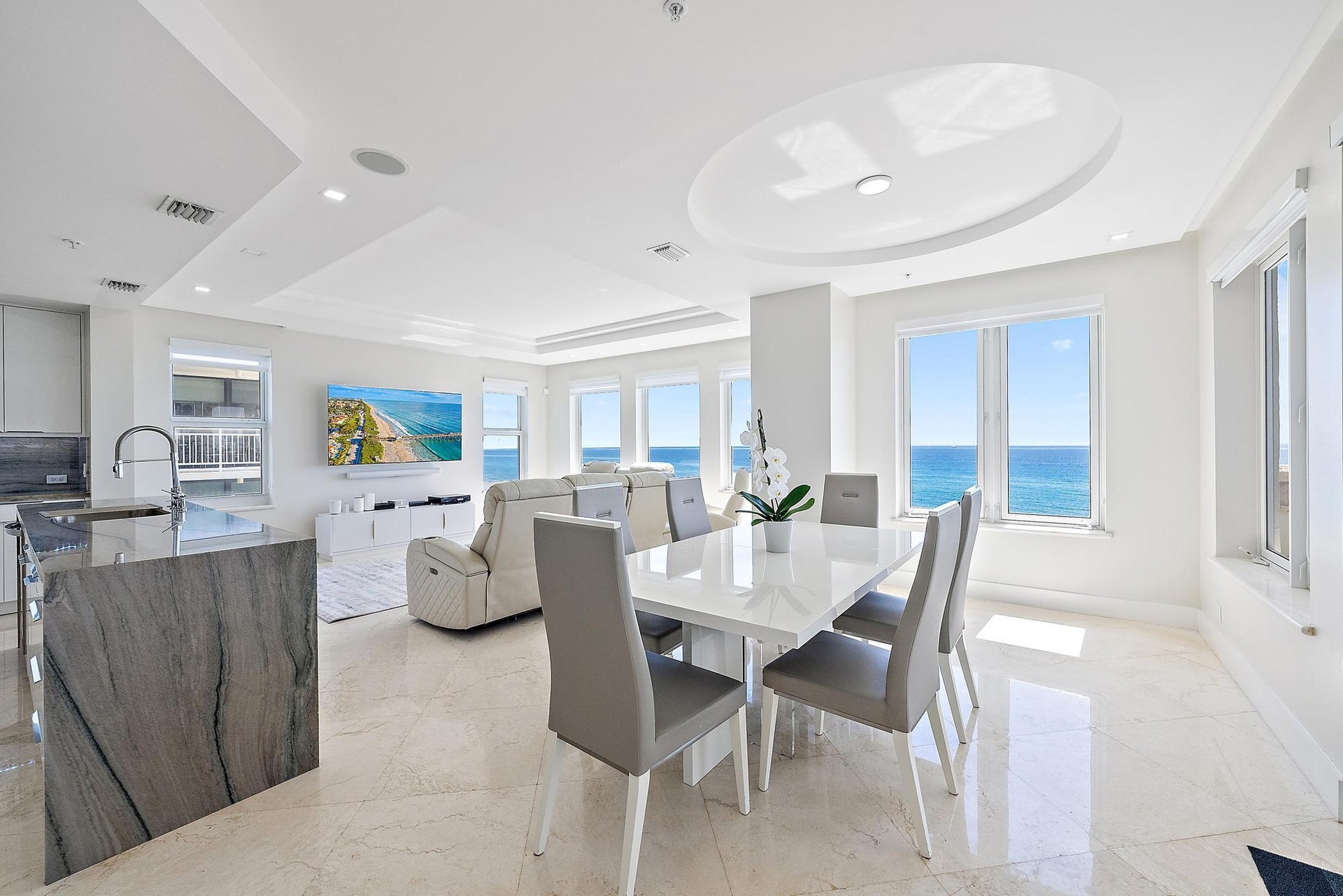 Kitchen dining area