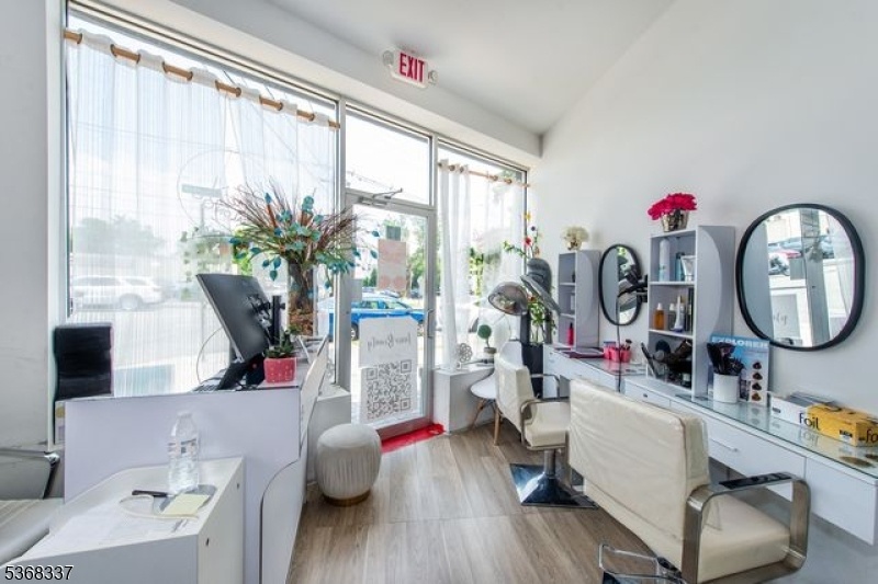 Retail Salon & Nail
