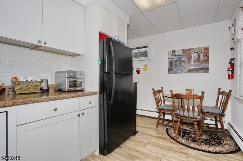 EAT IN KITCHEN