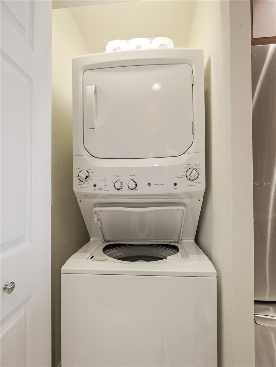 washer/dryer in kitchen