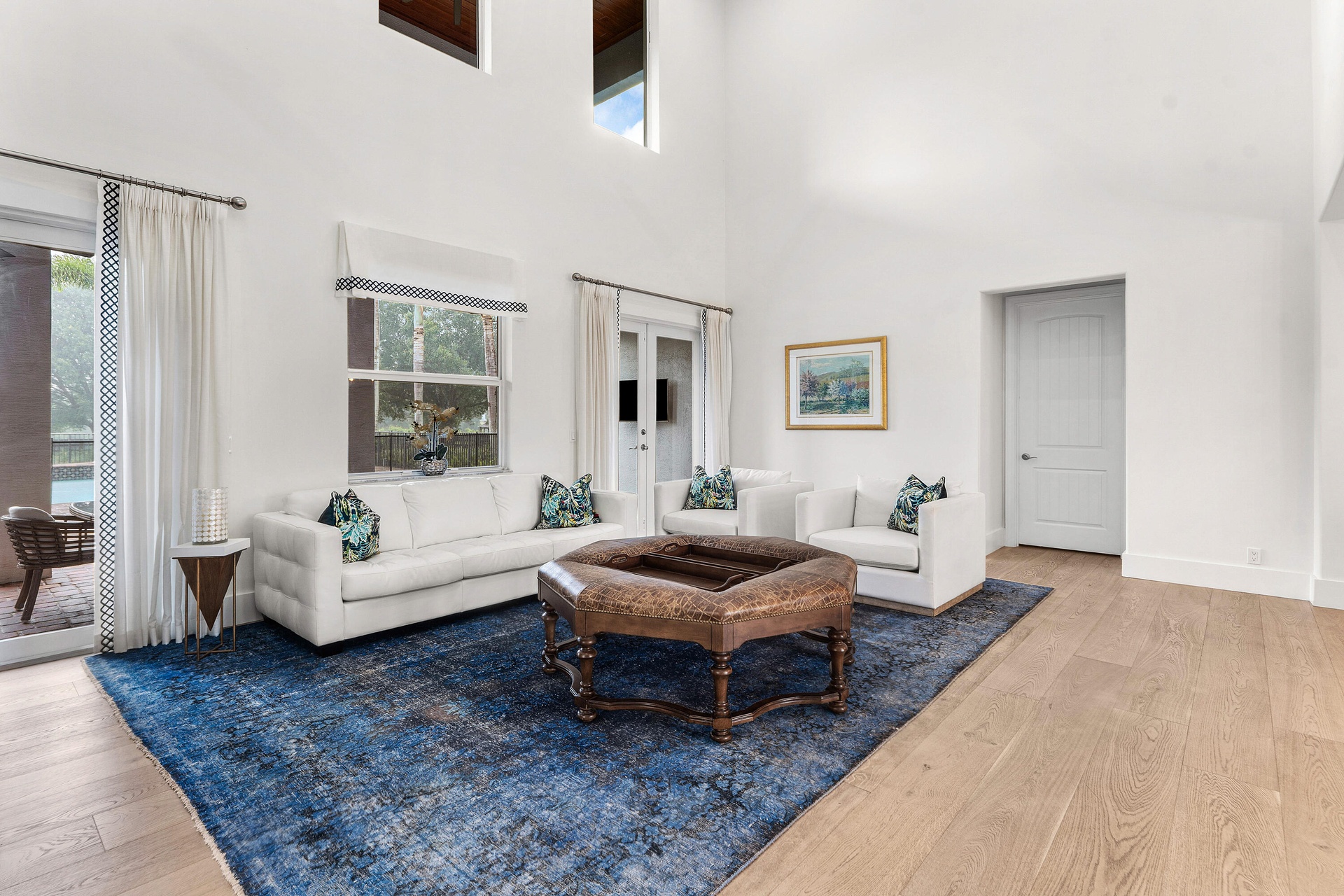 Living Room with pool views and removable elevator