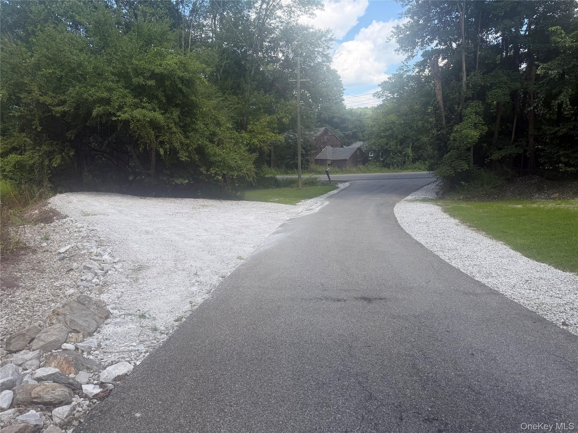 Extra parking area on long driveway