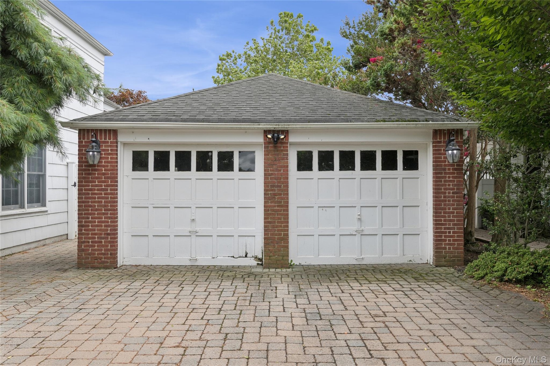 Detached 2 car garage