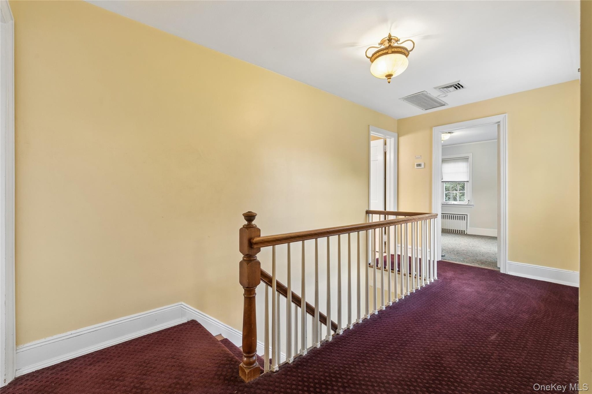Ample landing on 2nd floor