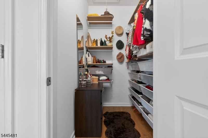 Main Bed+2 Closets+Full Bath