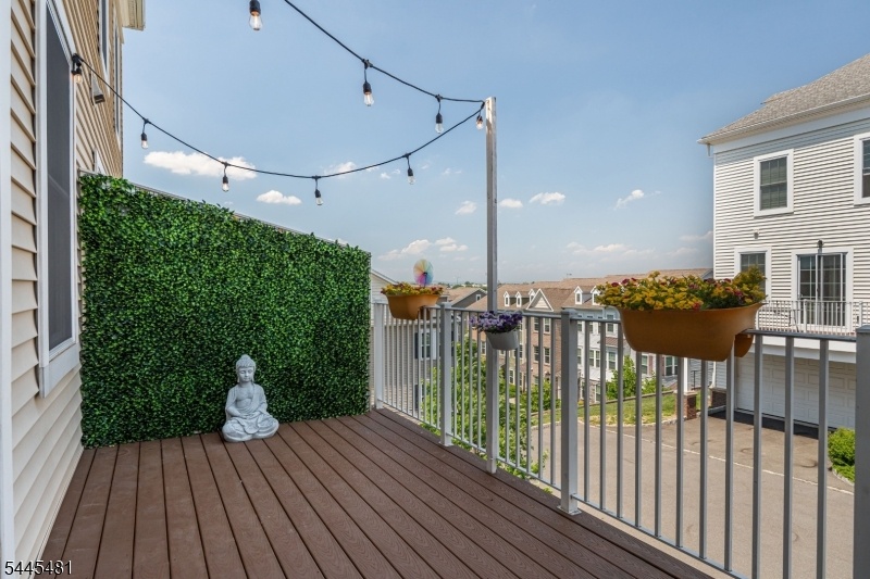 Beautiful Outdoor Deck - Zen