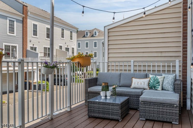 Beautiful Outdoor Deck - Zen