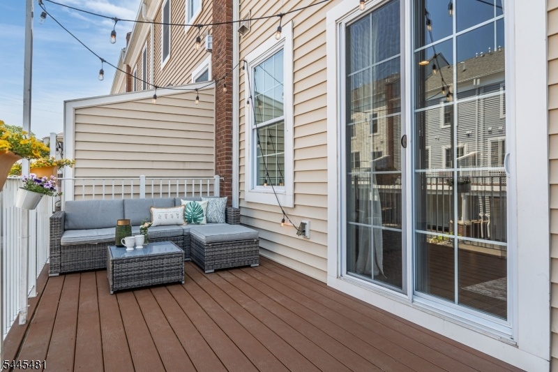 Beautiful Outdoor Deck - Zen