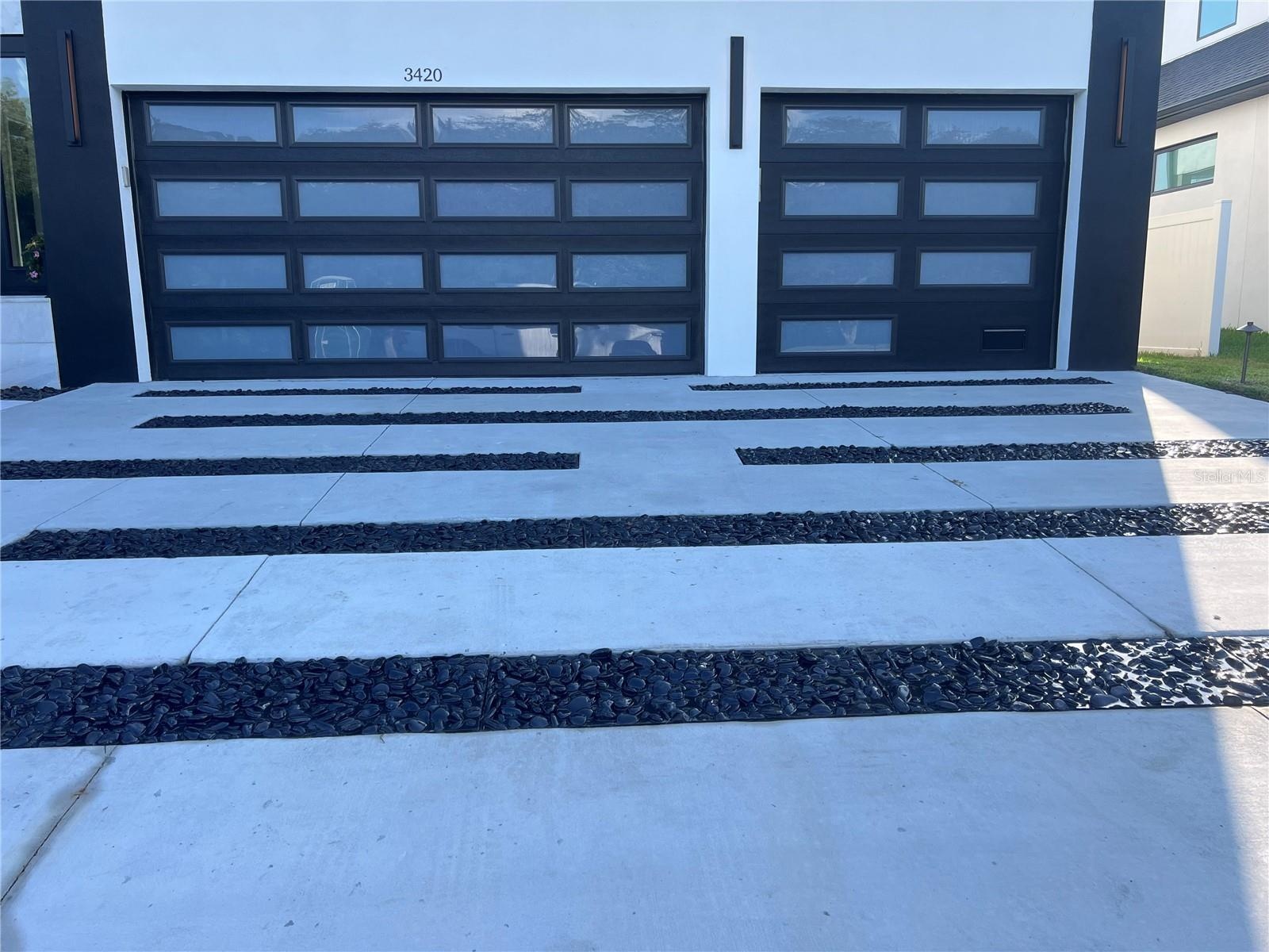 Beautiful Stone Epoxy Accents Driveway