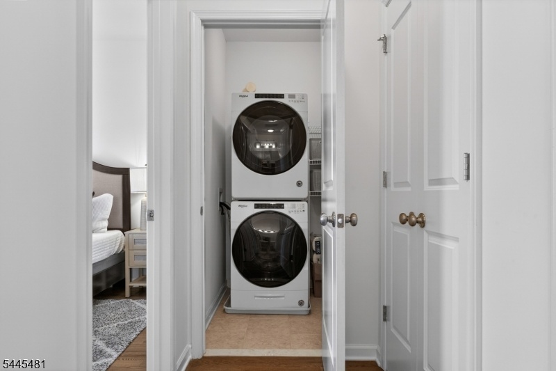 Laundry w/Storage